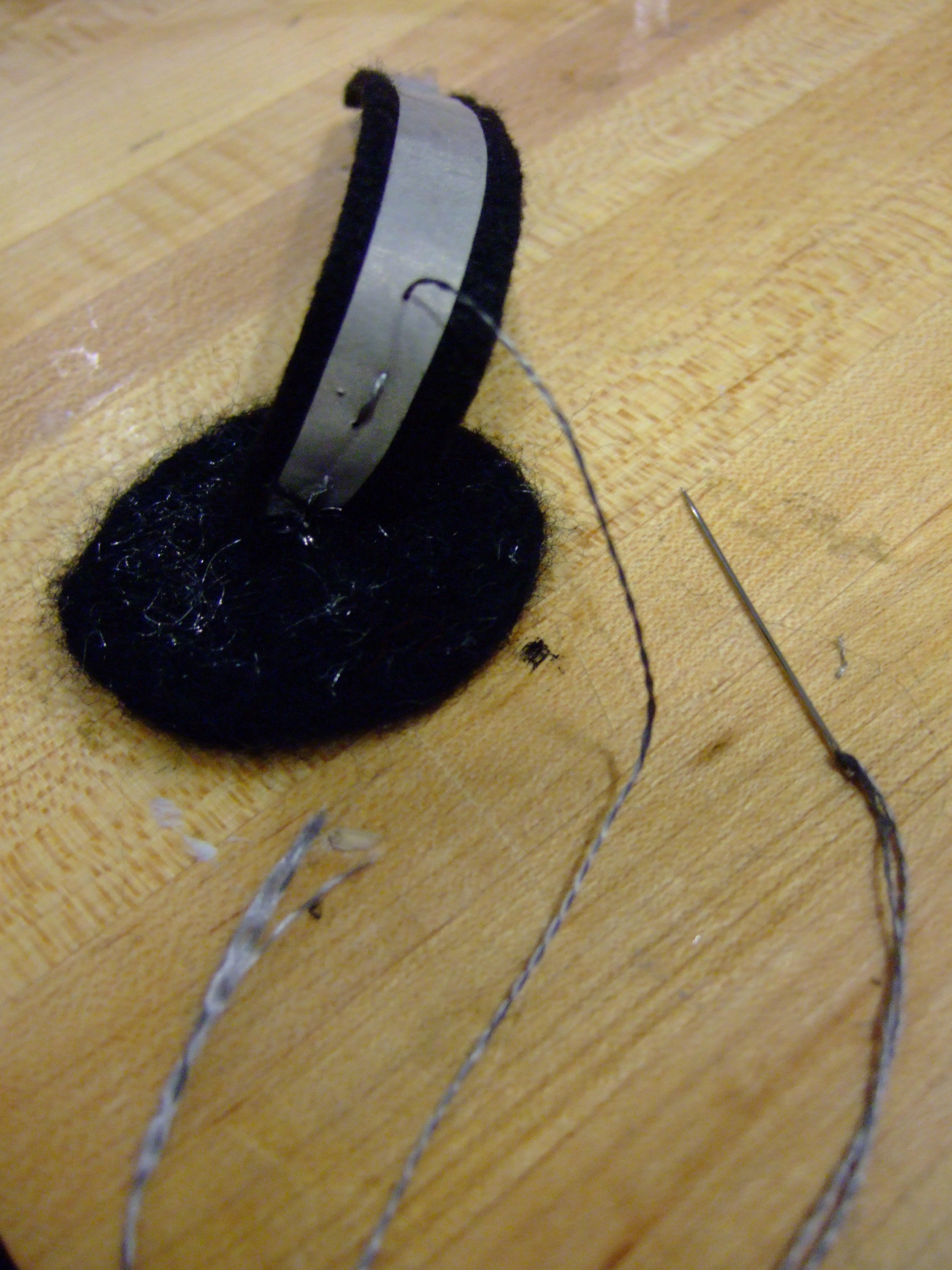 Connecting the conductive fabric to bottom clasp with conductive thread